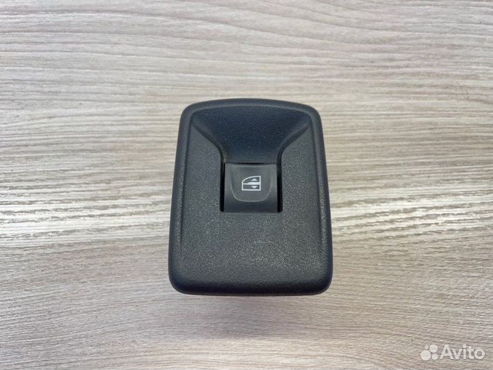 Кнопка стеклоподъемника задняя левая Renault Logan
