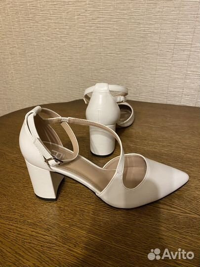 Босоножки женские 37 размер на каблуке
