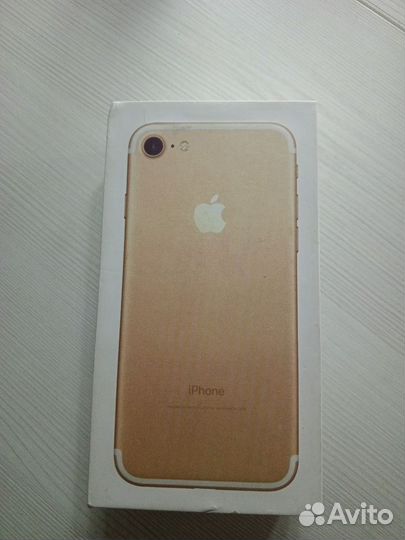Телефон iPhone 7