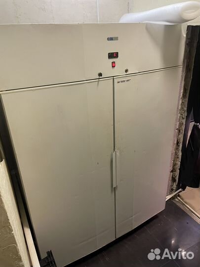 Холодильный шкаф двухдверный