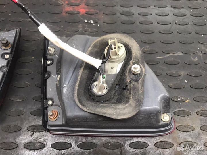 Стоп сигнал в крышку багажника Lexus GS300 GS350