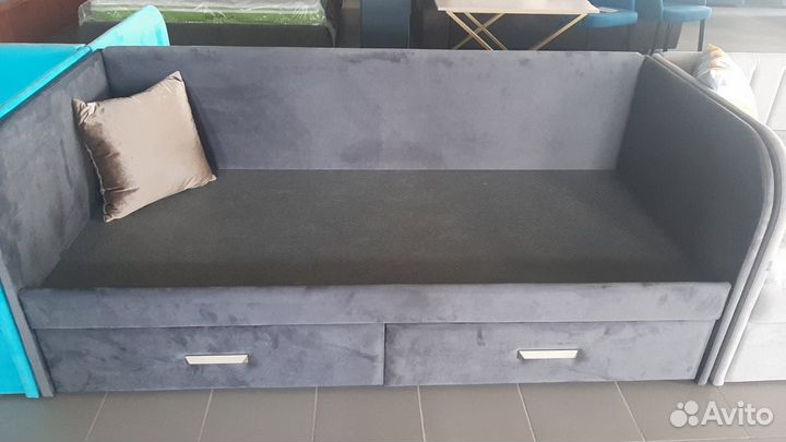 Мягкая детская кровать с ящиками