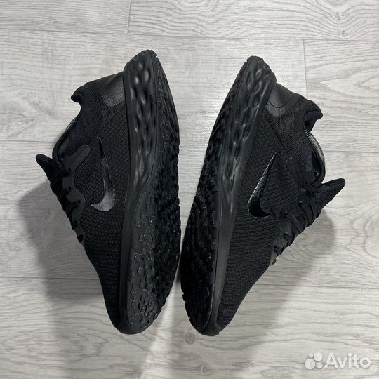 Кроссовки Nike Revolution 6