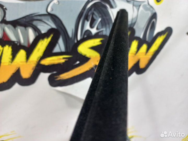 Уплотнитель стекла передний левый Audi A4 B6 AMB