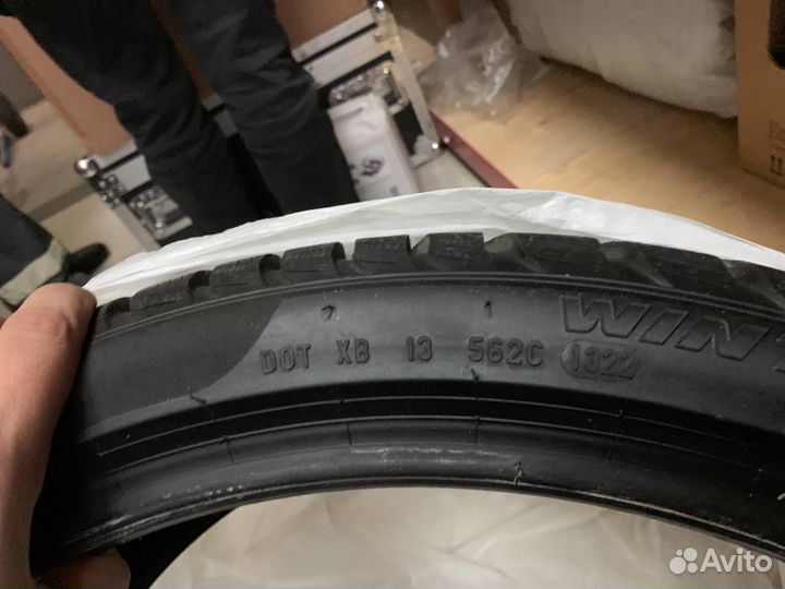 Pirelli Winter Sottozero 3 255/35 R21 и 285/30 R21 100W