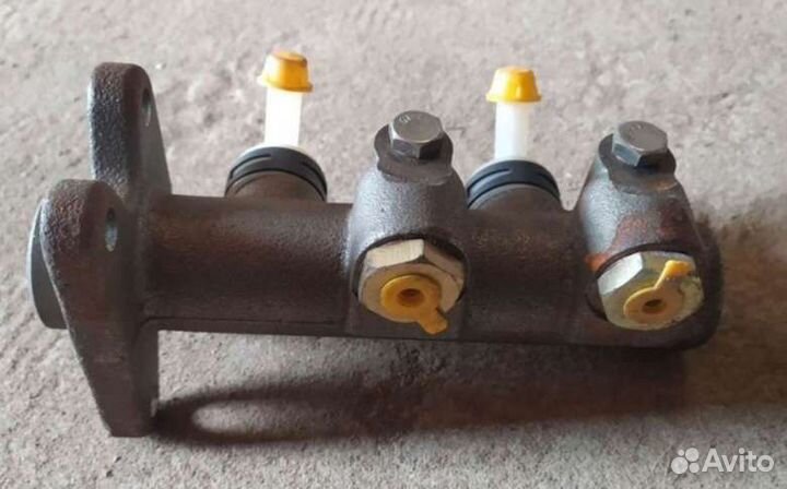 Тормозной цилиндр Toyota hiace