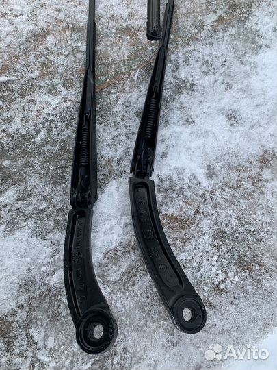 Поводок стеклоочистителя Renault Kaptur