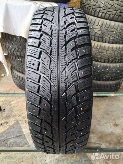 Kumho I'Zen RV Stud KC16 215/70 R16