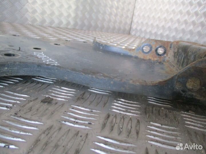 Кронштейн усилителя переднего бампера правый Merce