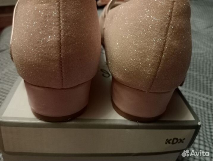 Туфли для девочки праздничные