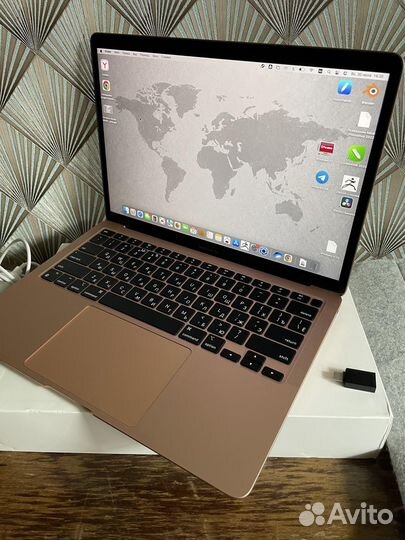 MacBook Air M1 13 - inch 8/256 GB