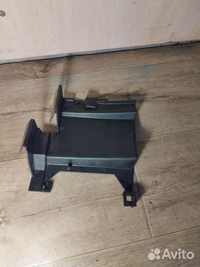 Воздуховод решетки радиатора Renault Duster