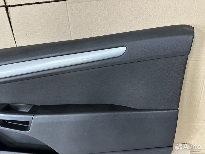 Обшивка двери передняя правая Opel Astra H GTC