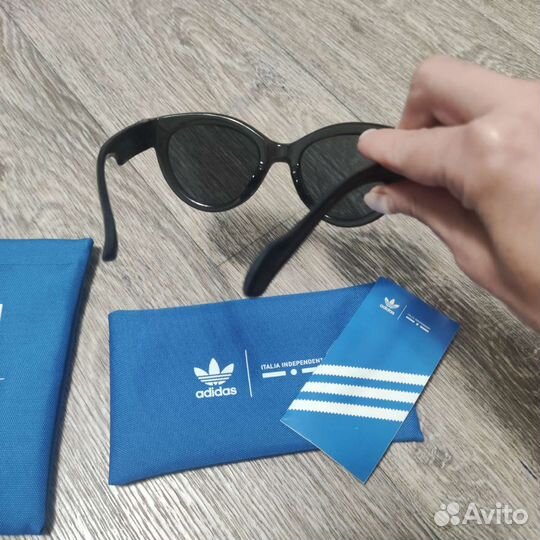 Солнцезащитные очки adidas