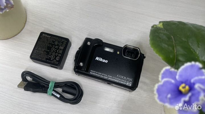 Компактный Nikon W300 4k