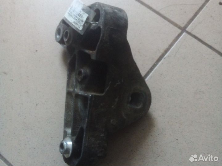 Кронштейн двигателя volkswagen т 5