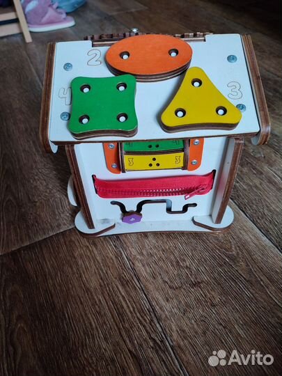 Развивающий домик деревянный