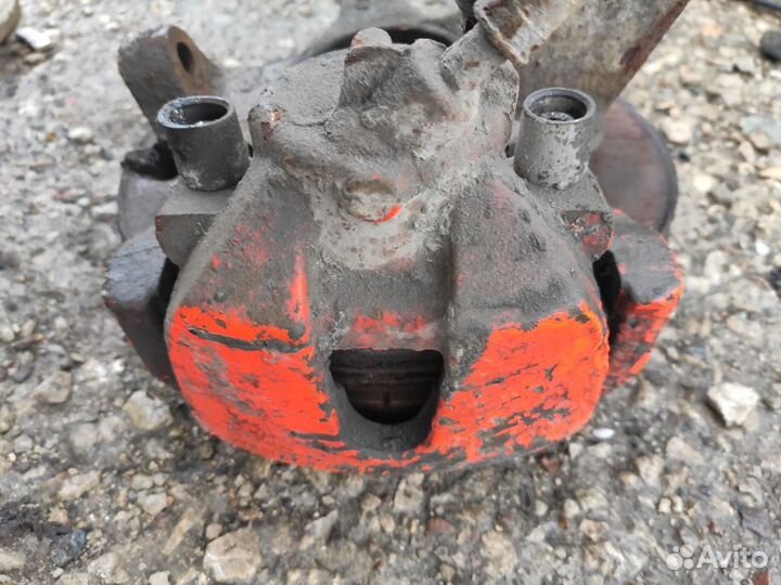 Тормозной суппорт передний левый Ford Focus 2