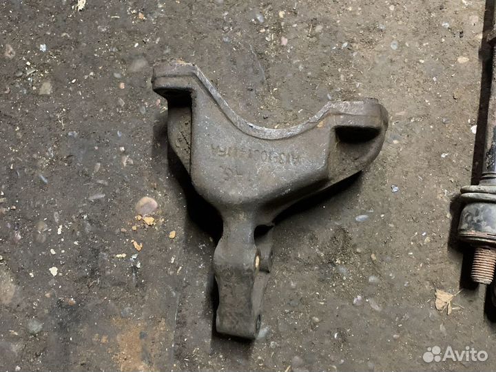 Кронштейн опоры двигателя правый chery bonus a13