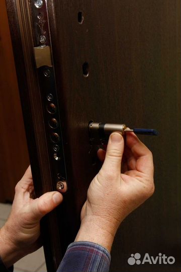 Ремонт замков входных дверей, пластиковых окон