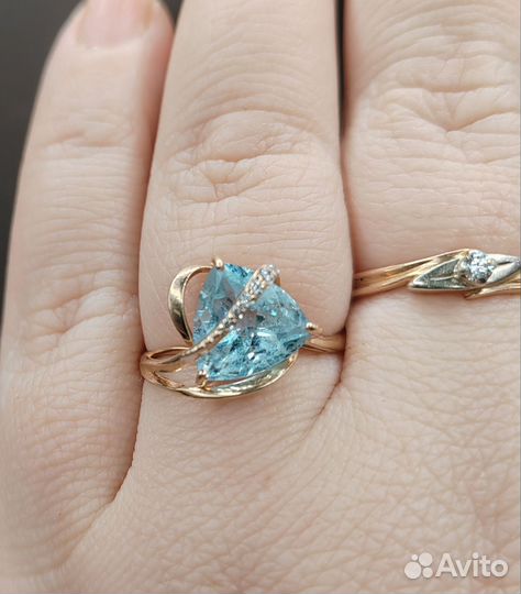 Золотое кольцо с топазом 585