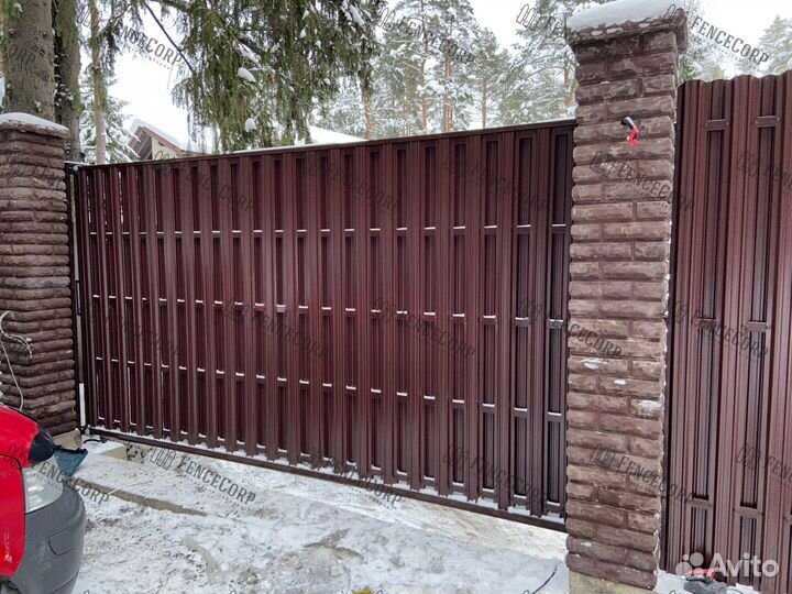 Откатные ворота из штакетника на дачу