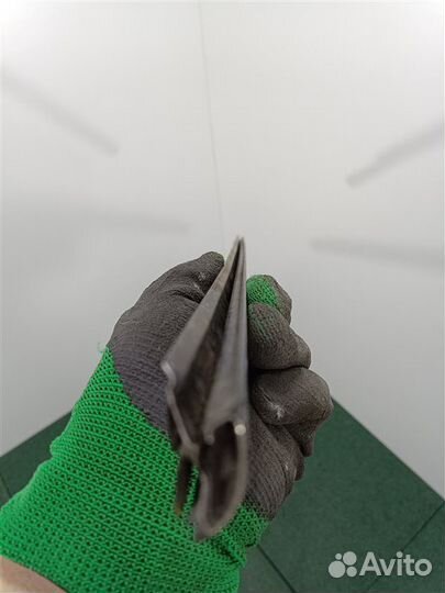 Накладка стекла двери задняя левая Kia Sportage