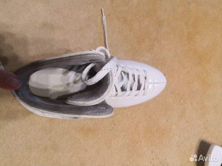 Коньки фигурные женские, белые Б/У, размер 39
