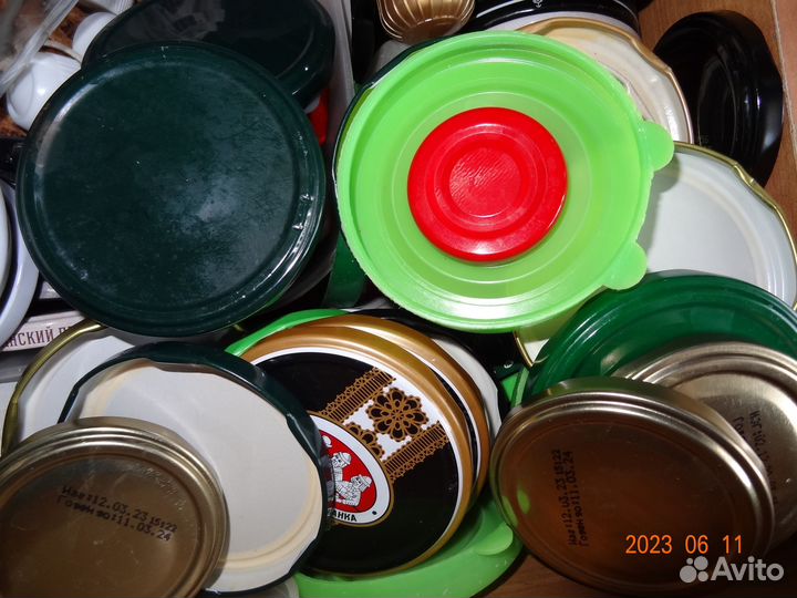 Стеклянные банки чистые с крышками и без крышек