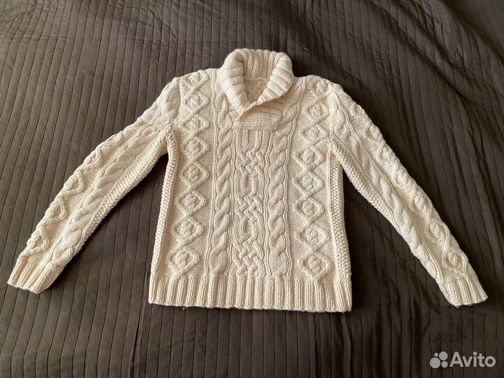 Свитер вязаный фигурной вязки