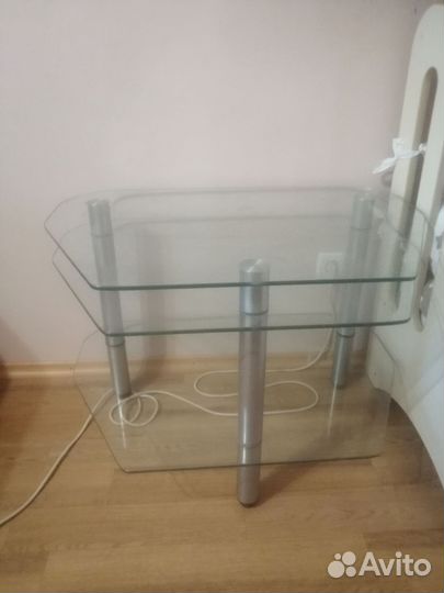 Тумбочка под телевизор стеклянная