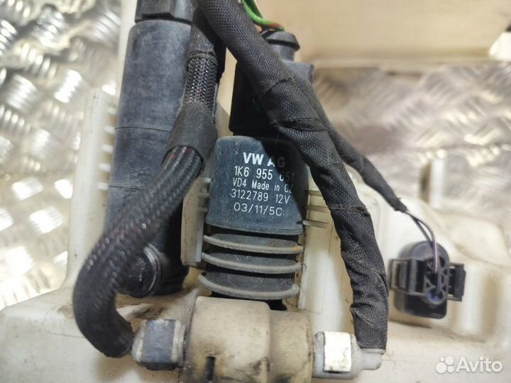 Бачок омывателя Volkswagen Passat B7