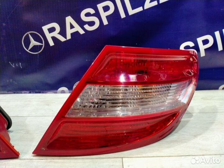 Фонари задние комплект Mercedes-Benz 204.041 C 200