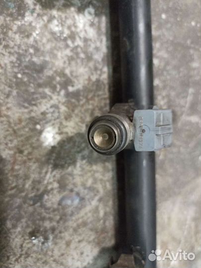 Топливная рампа с форсунками Renault