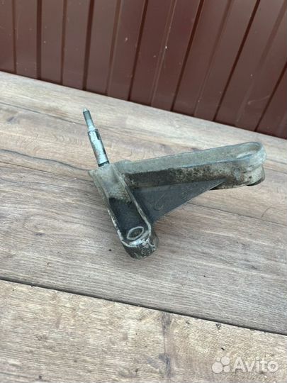 Кронштейн кпп Renault Megan 2 1.6 2006