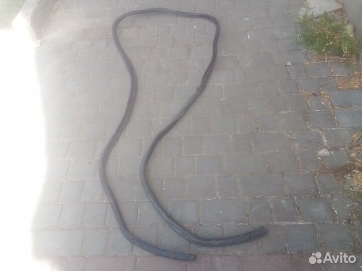 Уплотнитель передней левой двери vito 639