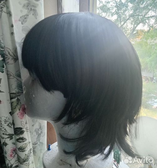 Чёрный парик короткий