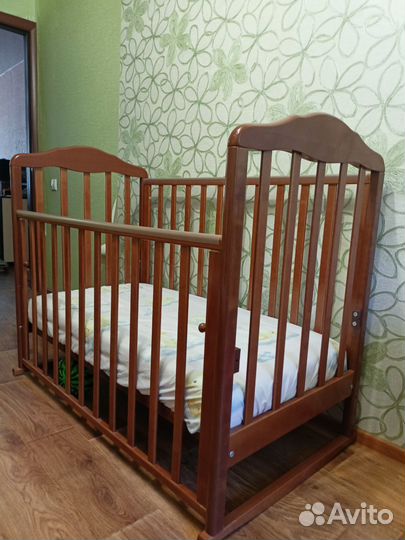 Детская кроватка с матрацем