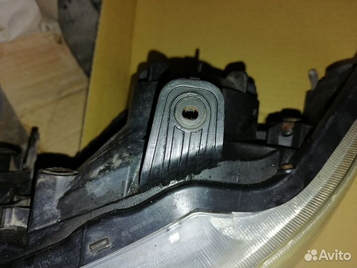 Передние фары Nissan Almera Classic