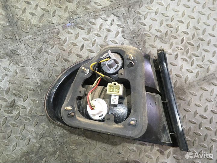 Фонарь задний правый наружный