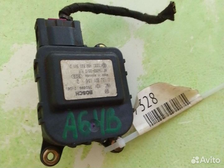 Моторчик заслонки отопителя Audi A6 4В б\у