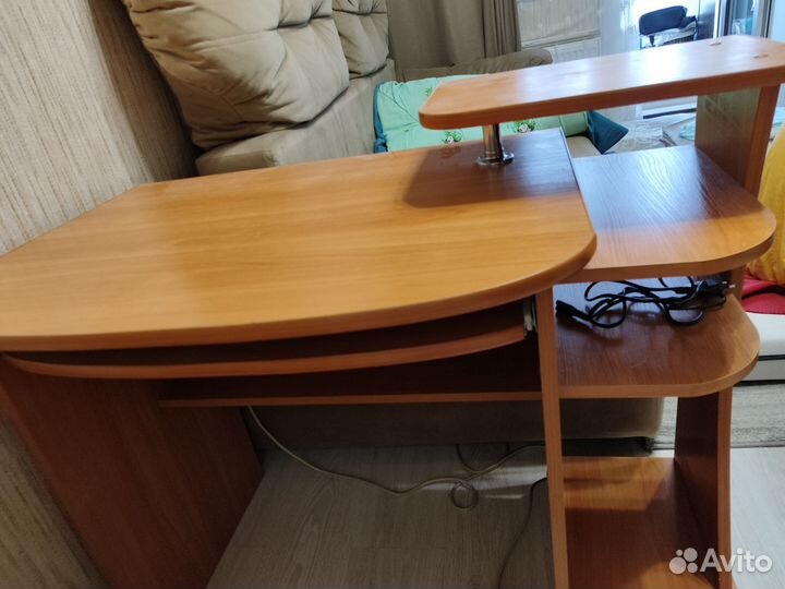 Компьютерный стол