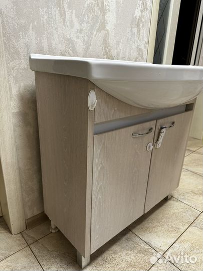 Раковина с тумбой