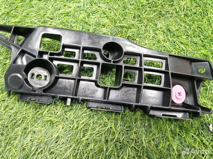 Крепление бампера переднее правое Lexus Es350