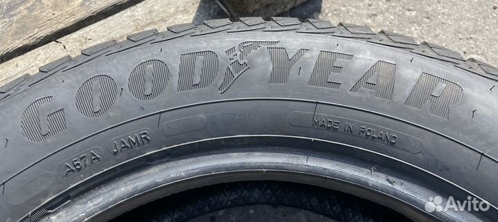 Goodyear Vector 4Seasons Gen-2 235/55 R17