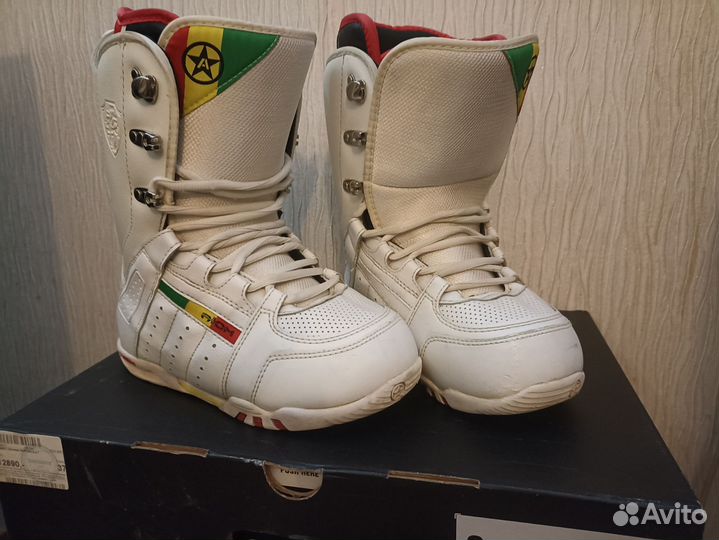 Отличные Сноубордические ботинки Атом 37