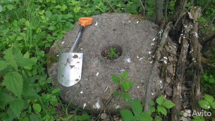 Жернов от ветряной мельницы.Материал-гранит