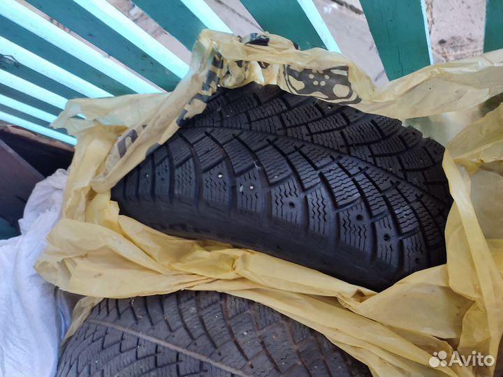 Bfgoodrich G-Force Stud 215/60 R16 99Q