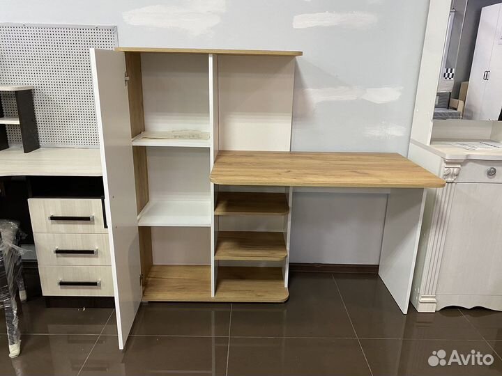 Стол письменный с солдатиком в наличии