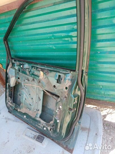 Дверь передняя правая Dodge Caravan grand 3.3 1997